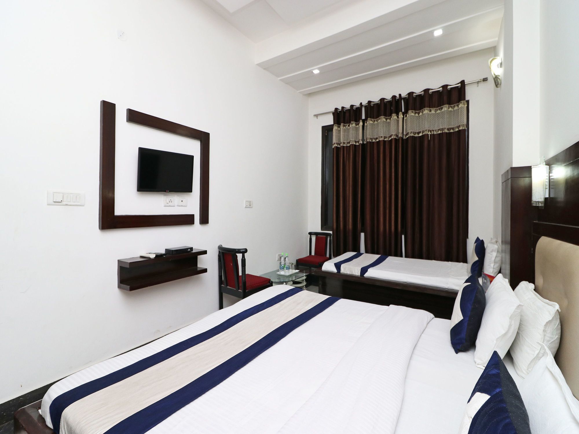 אגרה Oyo 9974 Hotel Taj Prince מראה חיצוני תמונה